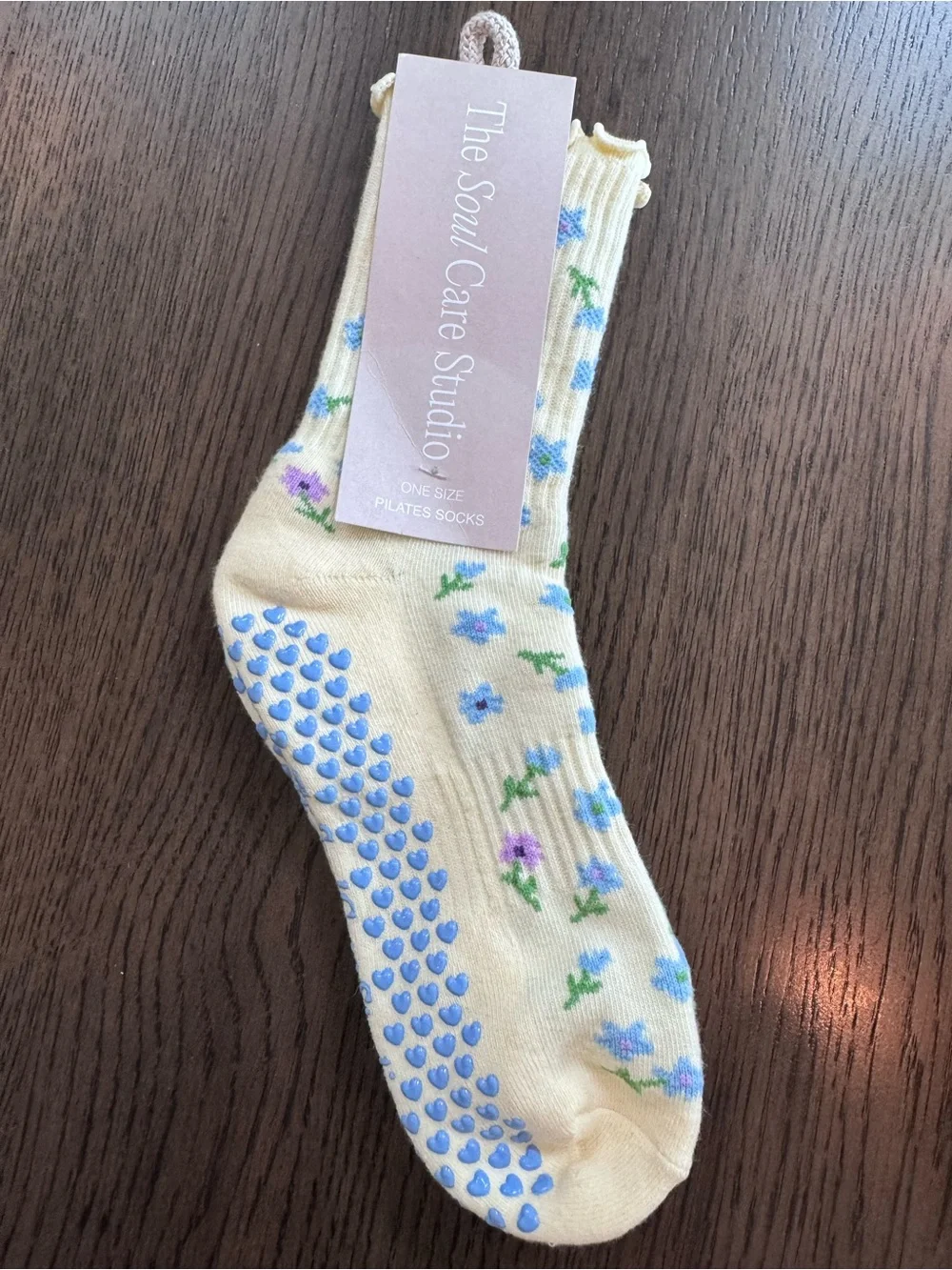 NWT The Soul Care Studio Cream Floral Gripper Socks